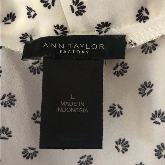 Patterned sleeveless blouse - Picture 3 of 4